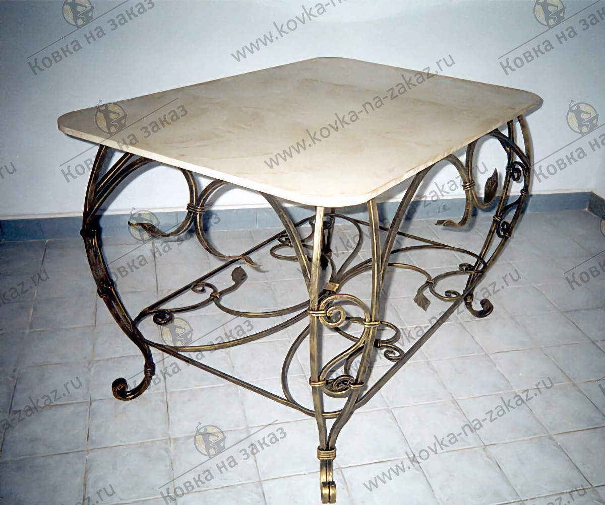 Кованый фигурный столик с&nbsp;гнутыми ножками и&nbsp;декоративными листочками, фото 1